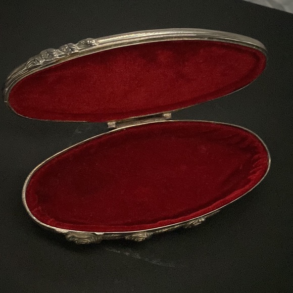 Godinger Keepsake Jewelry Silver Roses Trinket Box Repousse Roses velvet Lined - Picture 3 of 7